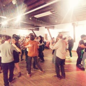 Danse folk