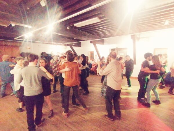 Danse folk